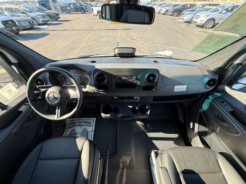Used 2025 Mercedes-Benz Sprinter 2500 image 16