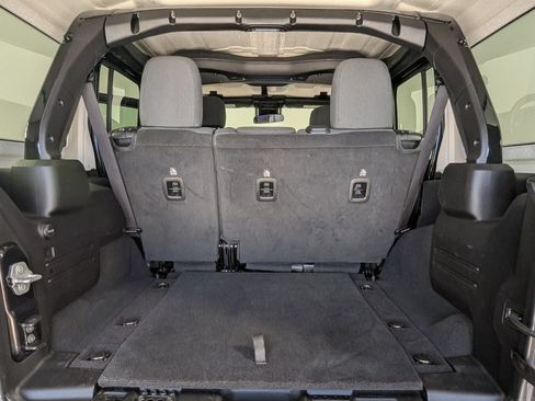 Used 2024 Jeep Wrangler Unlimited Rubicon AWD/4WD image 27