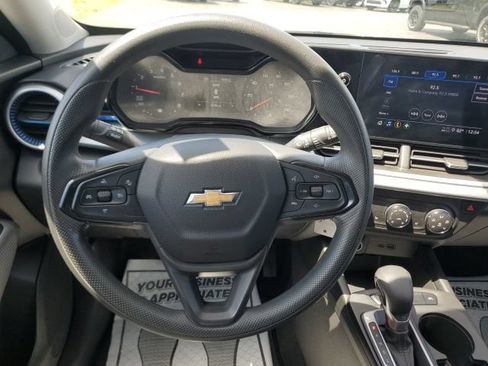 Used 2024 Chevrolet Trax LS w/ LS Convenience Package FWD image 18