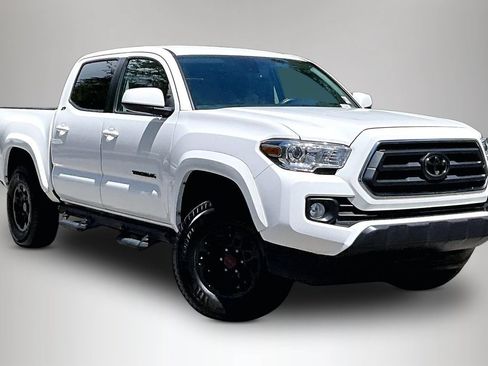 Used 2022 Toyota Tacoma SR5 AWD/4WD image 2