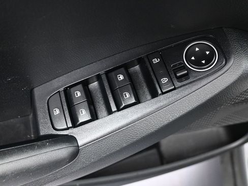 Used 2023 Kia Seltos LX image 11