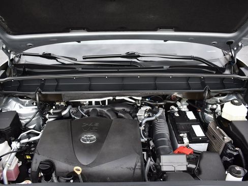 Used 2021 Toyota Highlander XLE image 16