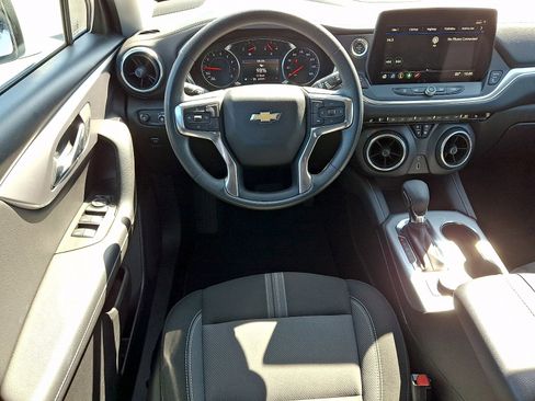 Used 2025 Chevrolet Blazer LT AWD/4WD image 10