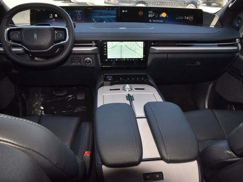 New 2025 Lincoln Navigator L Reserve w/ Jet Appearance Package image 17