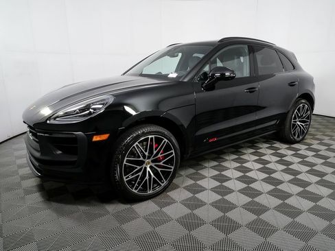 New 2026 Porsche Macan GTS image 2