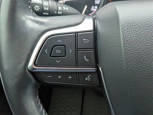 Used 2021 Toyota Highlander XLE image 17