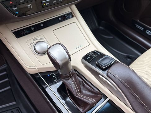 Used 2018 Lexus ES 350 w/ Navigation System Package FWD image 27
