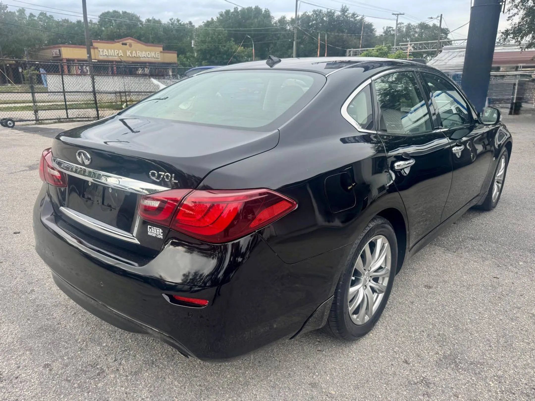 Used 2019 INFINITI Q70 Luxe RWD image 6