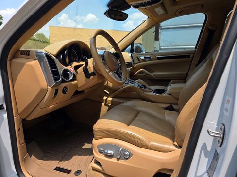 Used 2016 Porsche Cayenne AWD/4WD image 13