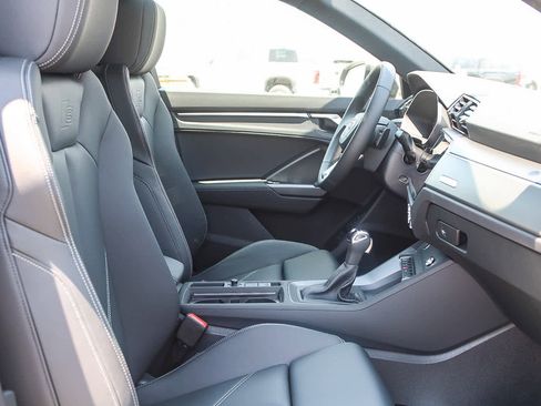 New 2025 Audi Q3 2.0T Premium image 16