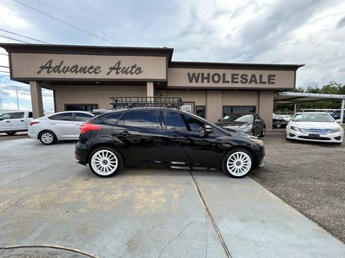 Used 2017 Ford Focus ST FWD image 1