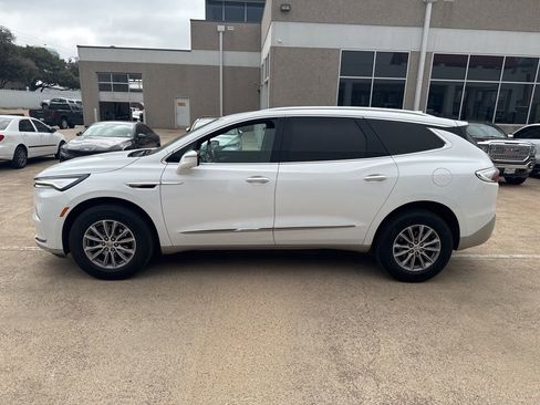 Used 2024 Buick Enclave Premium image 2