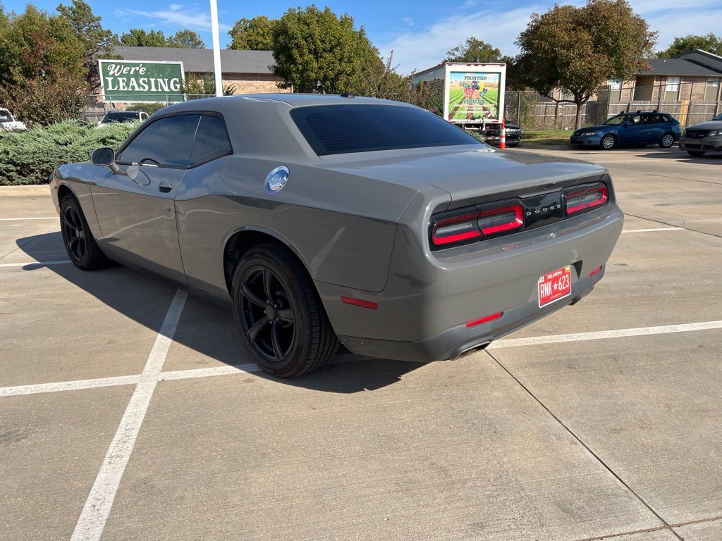 Used 2017 Dodge Challenger SXT RWD image 4