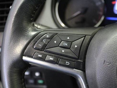 Used 2018 Nissan Rogue SV image 9