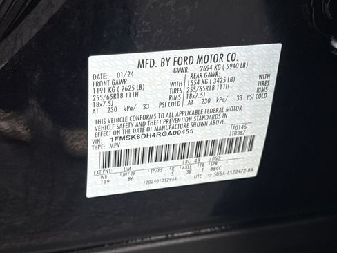Used 2024 Ford Explorer XLT AWD/4WD image 18