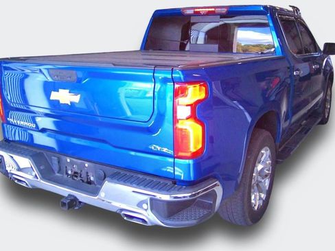 Used 2022 Chevrolet Silverado 1500 LTZ w/ LTZ Premium Package AWD/4WD image 18