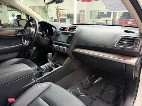 Used 2016 Subaru Outback 2.5i Limited AWD/4WD image 17