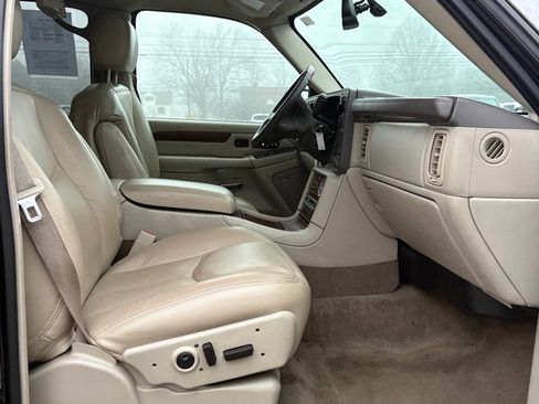 Used 2005 Cadillac Escalade AWD image 11