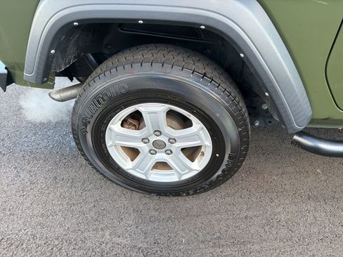 Used 2021 Jeep Wrangler Sport S image 23