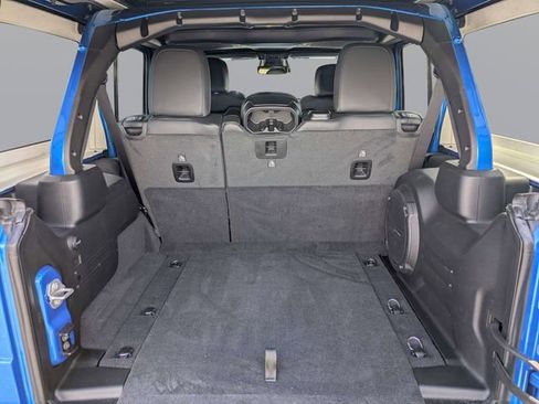 Used 2026 Jeep Wrangler Unlimited Rubicon AWD/4WD image 12