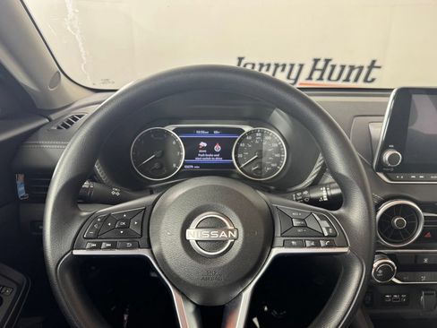 Used 2024 Nissan Sentra SV FWD image 15