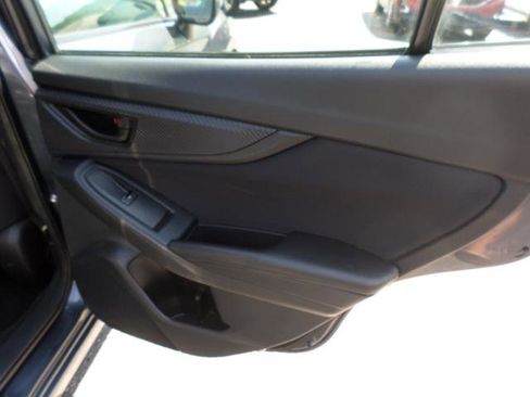 Used 2017 Subaru Impreza 2.0i Premium image 35