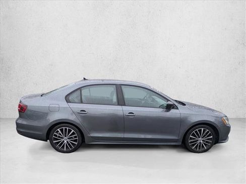 Used 2016 Volkswagen Jetta Sport w/ Lighting Package image 4