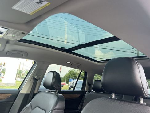 Used 2024 Volkswagen Atlas SE w/ Panoramic Sunroof Package AWD/4WD image 23