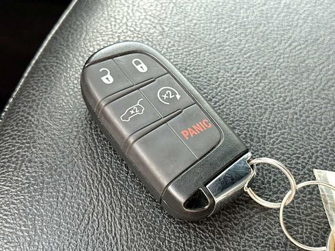 Used 2023 Jeep Compass Latitude w/ Sun and Sound Group AWD/4WD image 29