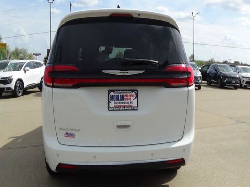 Certified 2025 Chrysler Pacifica Select FWD image 7