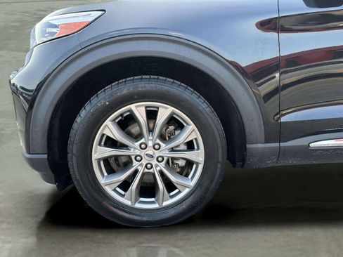 Used 2021 Ford Explorer Limited w/ Equipment Group 301A AWD/4WD image 46