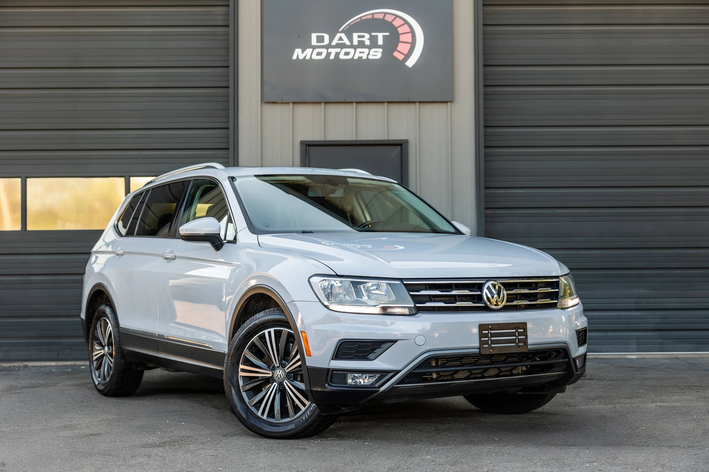 Used 2018 Volkswagen Tiguan SEL FWD image 1