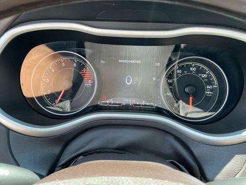 Used 2016 Jeep Cherokee Overland AWD/4WD image 17