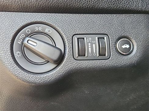 Used 2015 Dodge Challenger SXT w/ Driver Convenience Group image 16