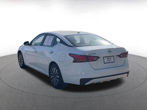 Used 2025 Nissan Altima 2.5 SV image 11