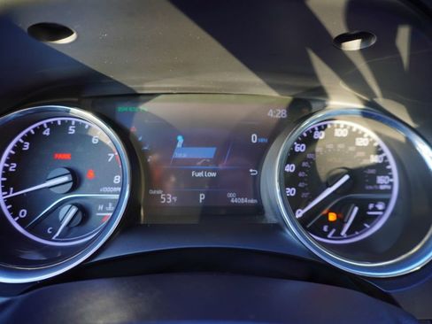 Used 2019 Toyota Camry XLE image 15