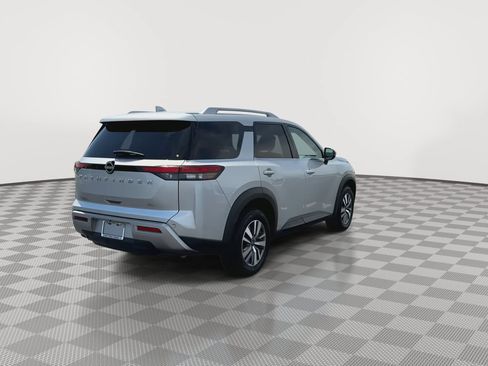 Used 2025 Nissan Pathfinder SL FWD image 8