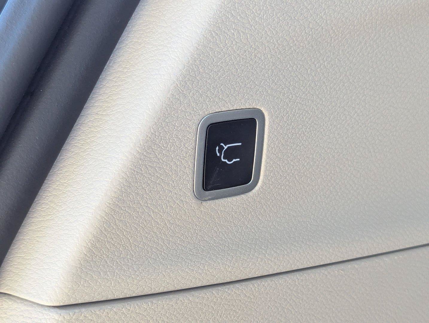 Used 2023 Chrysler Pacifica Touring-L FWD image 34