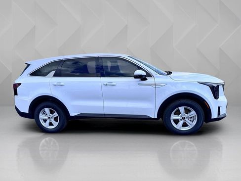 New 2026 Kia Sorento LX FWD image 4