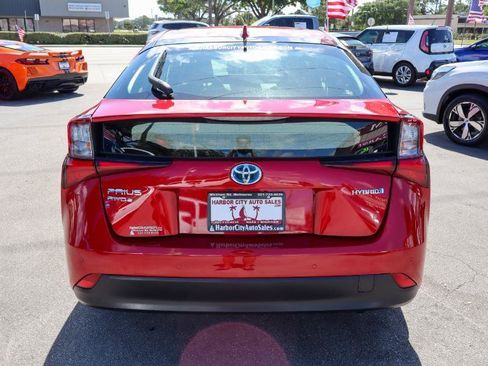Used 2019 Toyota Prius LE w/ Carpet Mat Package AWD/4WD image 4