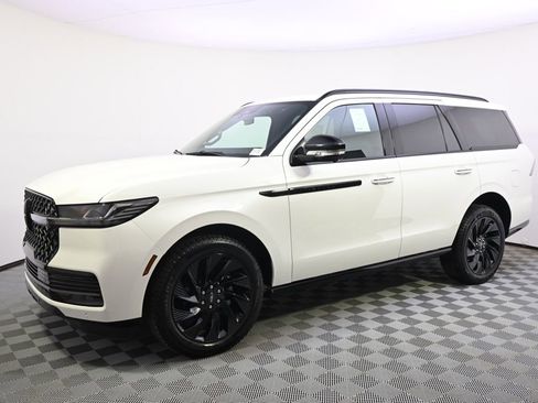 New 2026 Lincoln Navigator Reserve w/ Jet Appearance Package image 2