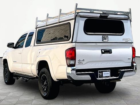 Used 2021 Toyota Tacoma SR5 AWD/4WD image 12