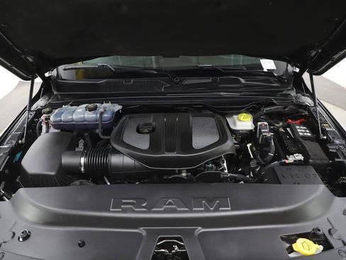 Used 2025 RAM 1500 Laramie AWD/4WD image 30