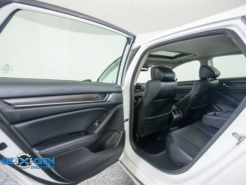 Used 2018 Honda Accord Touring image 25
