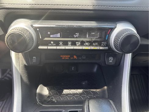 Used 2021 Toyota RAV4 LE AWD/4WD image 25