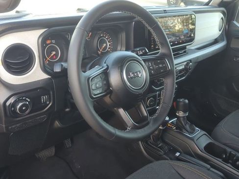 Used 2025 Jeep Wrangler Unlimited Sport AWD/4WD image 12