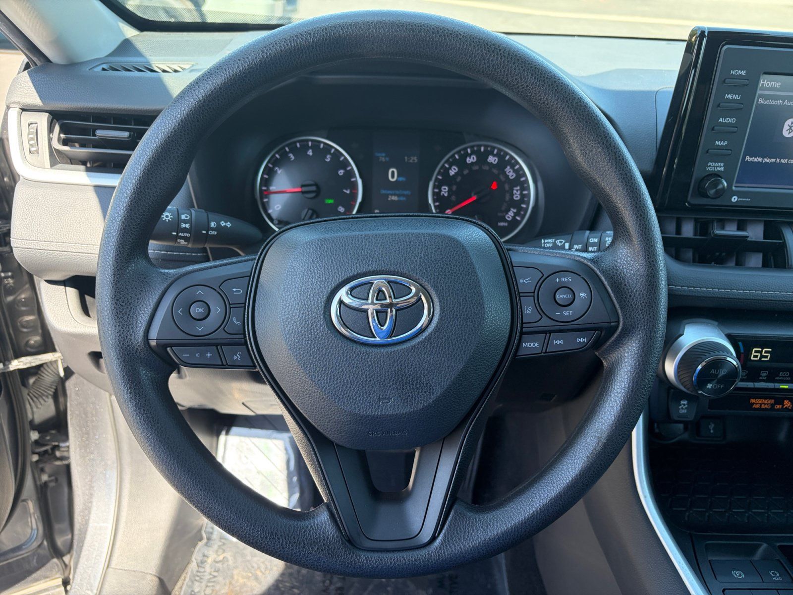 Used 2021 Toyota RAV4 XLE AWD/4WD image 12
