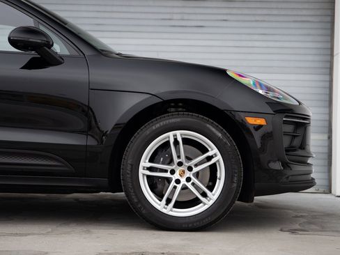 Certified 2025 Porsche Macan image 9