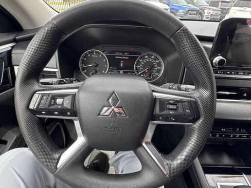Used 2022 Mitsubishi Outlander ES AWD/4WD image 18
