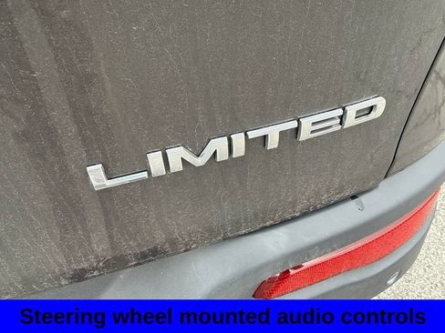 Used 2017 Jeep Cherokee Limited AWD/4WD image 5